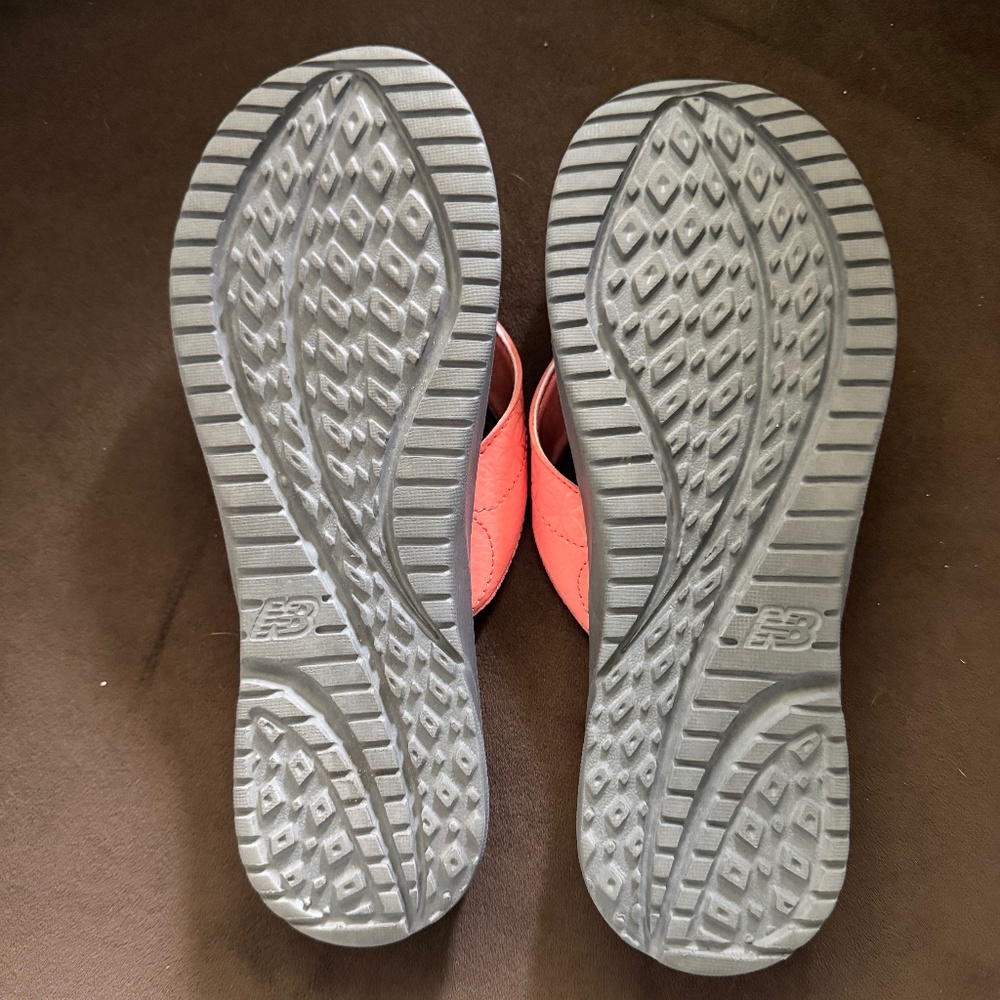 New Balance Pewter and Orange Women's 340 Flip Flop Sandals NWOT - Picture 3 of 7